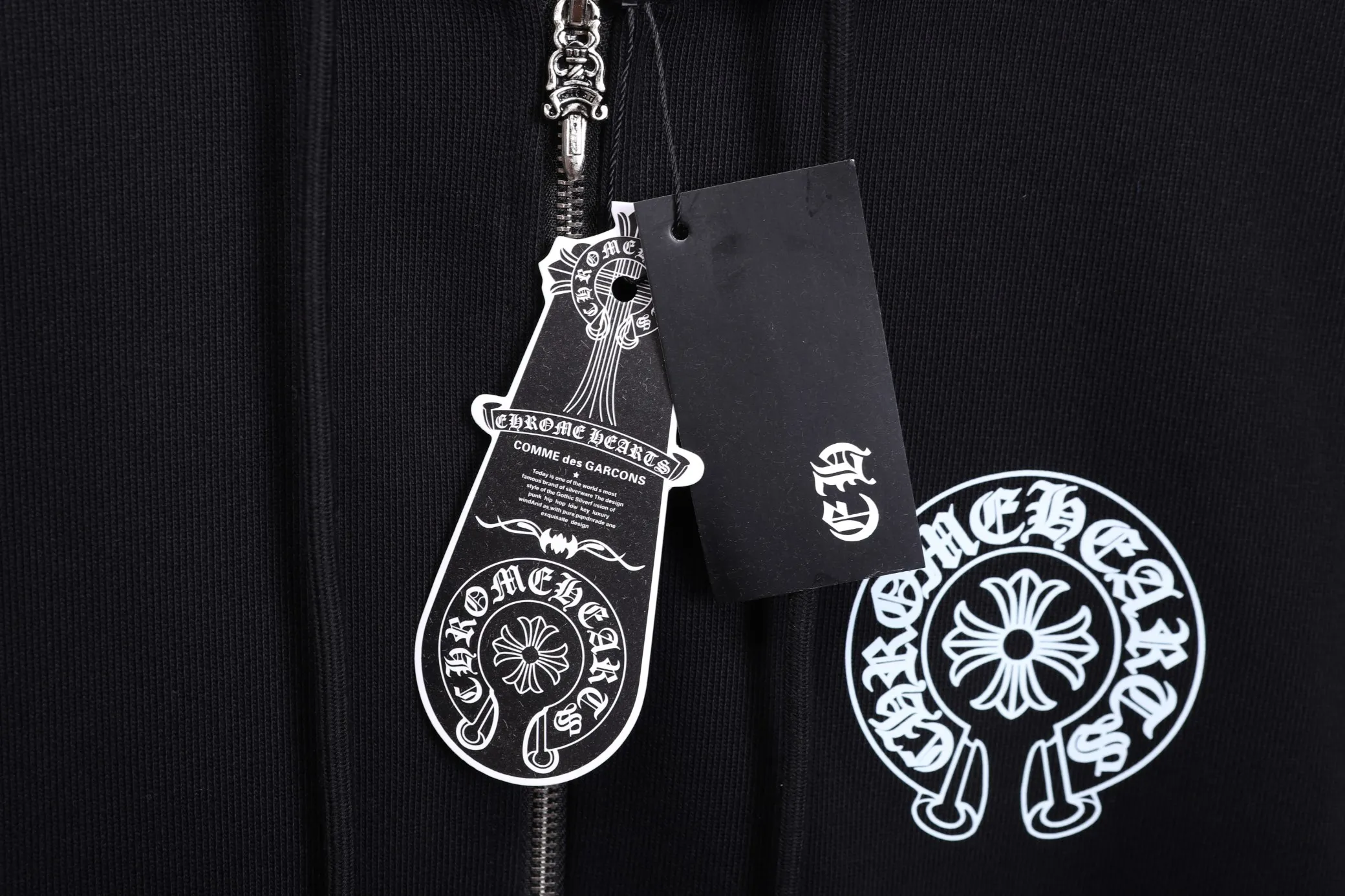 P350 top version new k01 🇺🇸City limited｜ChromeHearts 25 early autumn Chrome Hearts zipper hooded sweatshirt is here Sanskrit letter city cross horseshoe zipper hooded sweatshirt, same style for men and women, a must-have basic versatile sweatshirt jacket for early autumn, easy to solve daily matching problems! Casual fit hooded sweatshirt, the silhouette is casual, smooth, casual and tolerant. 510g, custom-made high-weight pure cotton fabric with clear texture and comfortable upper body. The classic model is a must-have for students. If you like it, come and get the same model!
